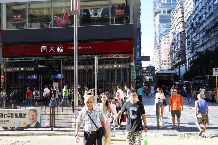 但周大福也卖钟表,其销售额在集团660多亿港币总收入中只占个位数